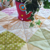 Charm pack, table runner, easy quilting project, www.quiltaddictsanonymous.com