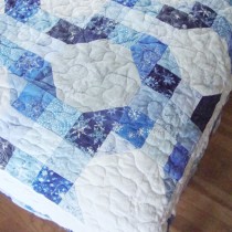 blue and white snowball and nine patch quilt, www.quiltaddictsanonymous.com